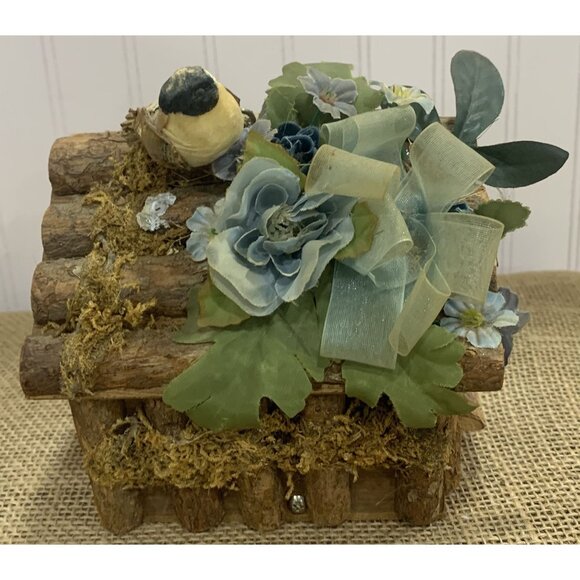 Rustic Wood Birdhouse Cookoo or Music Box With Faux Greenery & Bird Inside - Picture 5 of 8